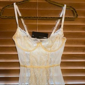 Size M, new with tag Fashion NOVA, it’s smalls for me !!